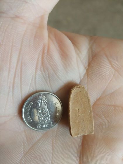 พระเนื้อดินพิมพ์เล็ก(พระพิมพ์พระรอดหลังเรียบ(พระใหม่ไม่ค่อยสวย)(140410)(ไม่ทราบพระเกจิที่สร้าง))พระบ้านพระเครื่องรางของมงคล รูปที่ 9