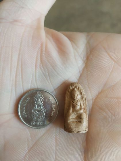 พระเนื้อดินพิมพ์เล็ก(พระพิมพ์พระรอดหลังเรียบ(พระใหม่ไม่ค่อยสวย)(140410)(ไม่ทราบพระเกจิที่สร้าง))พระบ้านพระเครื่องรางของมงคล รูปที่ 4