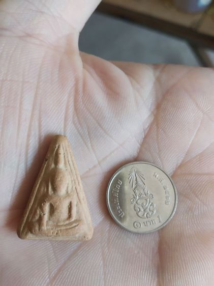 พระเนื้อดินพิมพ์เล็ก(พระพิมพ์พระนางพญาหลังเรียบเนื้อออกสีน้ำตาล(พระใหม่ไม่ทราบพระเกจิที่สร้าง)(140412))พระบ้านพระเครื่องรางของมงคล รูปที่ 7