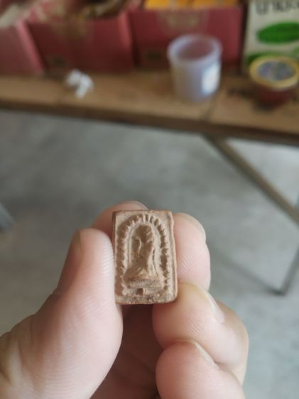 พระเนื้อดินผสมผงพิมพ์จิ๋ว(พระพิมพ์พระนางกวักหลังเรียบสีน้ำตาล(ข้างเม็ด)(ไม่ทราบพระเกจิที่สร้าง)(140415))พระบ้านพระเครื่องรางของมงคล รูปที่ 2