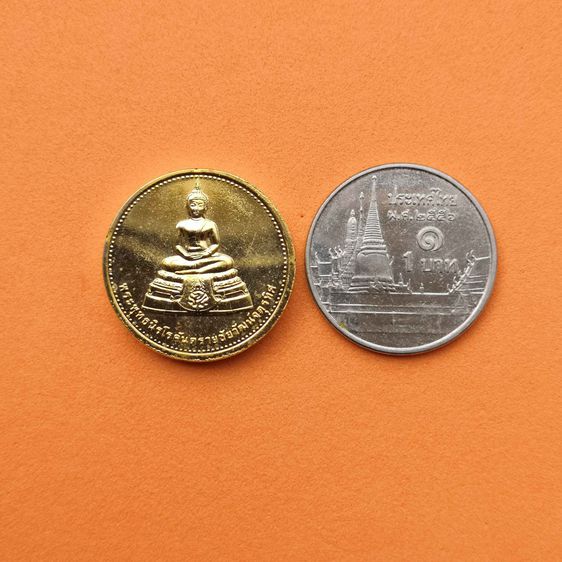 เหรียญพิมพ์เล็ก ขนาด 2 เซน พระพุทธนิรโรคันตรายชัยวัฒน์จตุรทิศ วัดมงคลชัยพัฒนา จ.สระบุรี มูลนิธิชัยพัฒนา จัดสร้าง พ.ศ.2539 เนื้อกะไหล่ทอง รูปที่ 5