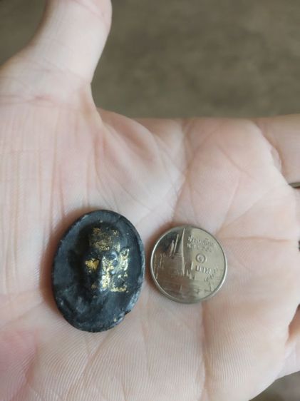 พระเนื้อว่านยารูปทรงเม็ดกระบก(พระรูปเหมือนพระหลวงปู่สรวงเทวดาเดินดิน(หลังมีรอยฝังตะกรุด)(วัดไพรพัฒนา)(จังหวัดศรีสะเกษปี2519))พระเครื่องราง รูปที่ 13