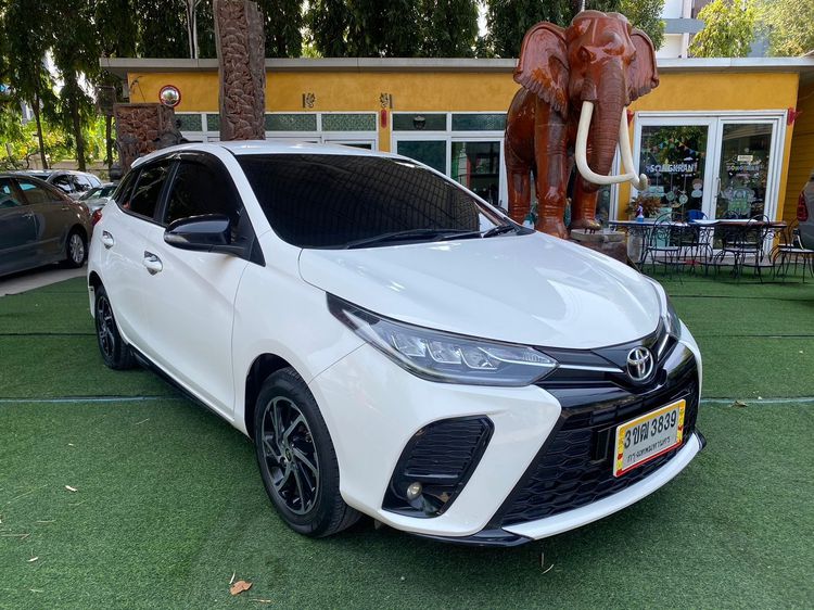 Toyota Yaris 2022 1.2 Sport Hatchback Sedan เบนซิน ไม่ติดแก๊ส เกียร์อัตโนมัติ ขาว รูปที่ 2