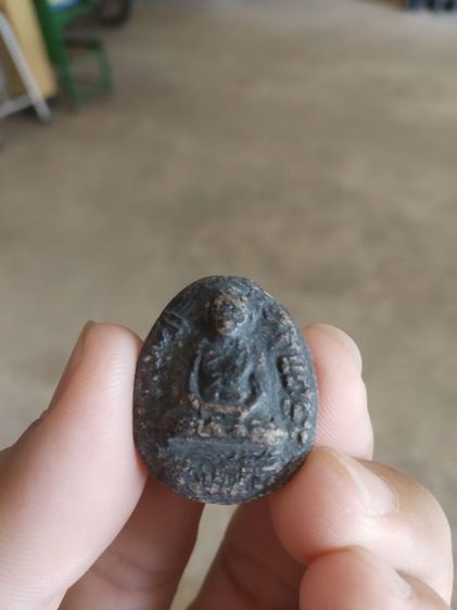 พระเนื้อดินผสมผงว่านรูปทรงกลม(พระรูปเหมือนพระครูบาดวงแก้ว(วัดวิเวกวนาราม)(ปฐมเจ้าอาวาส)(จังหวัดเชียงใหม่))พระบ้านพระเครื่องรางของมงคล รูปที่ 9