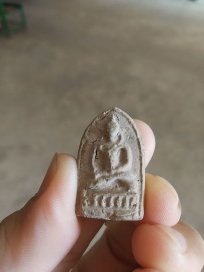 พระเนื้อว่านผสมผง(พระพิมพ์พระเล็บมือนั่งบนฐานบัวหลังมีรอยกดรูปสามเหลี่ยม(150405)(ไม่ทราบพระเกจิที่สร้าง))พระบ้านพระเครื่องรางของมงคล รูปที่ 4