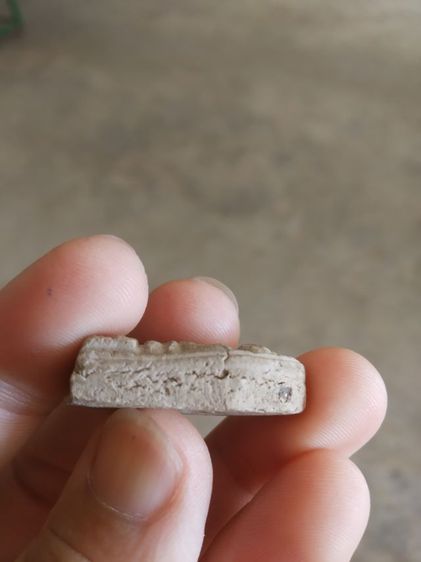 พระเนื้อว่านผสมผง(พระพิมพ์พระเล็บมือนั่งบนฐานบัวหลังมีรอยกดรูปสามเหลี่ยม(150405)(ไม่ทราบพระเกจิที่สร้าง))พระบ้านพระเครื่องรางของมงคล รูปที่ 17