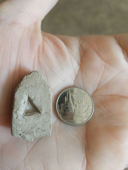พระเนื้อว่านผสมผง(พระพิมพ์พระเล็บมือนั่งบนฐานบัวหลังมีรอยกดรูปสามเหลี่ยม(150405)(ไม่ทราบพระเกจิที่สร้าง))พระบ้านพระเครื่องรางของมงคล รูปที่ 12