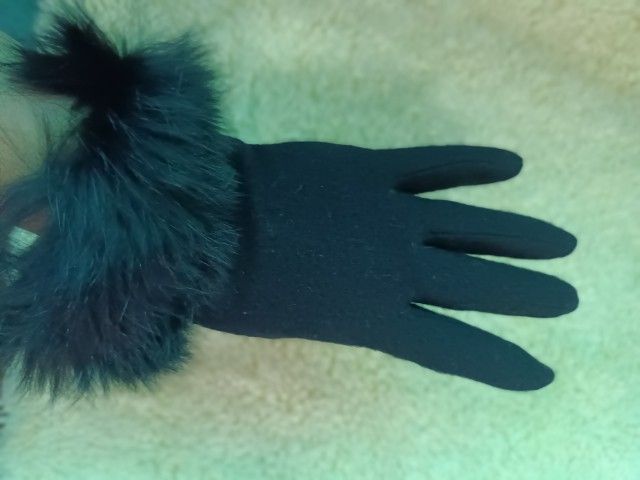 ถุงมือผ้าวูลสีดำแต่งเฟอร์ yuki torill รูปที่ 2