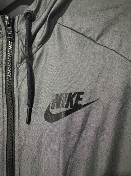 เสื้อแจ็คเก็ต(ฮู้ด)ผ้าร่มสีเทาดำ แบรนด์ Nike รูปที่ 11