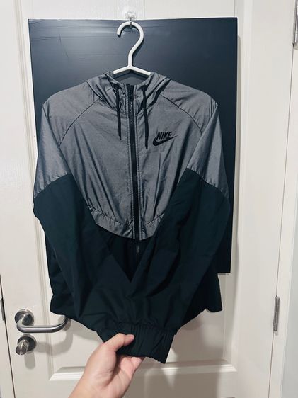 เสื้อแจ็คเก็ต(ฮู้ด)ผ้าร่มสีเทาดำ แบรนด์ Nike รูปที่ 13
