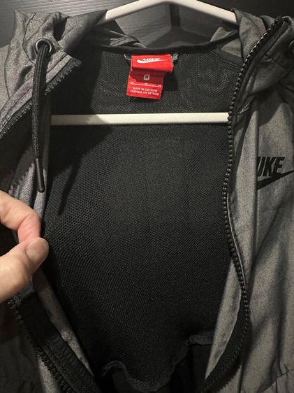 เสื้อแจ็คเก็ต(ฮู้ด)ผ้าร่มสีเทาดำ แบรนด์ Nike รูปที่ 8