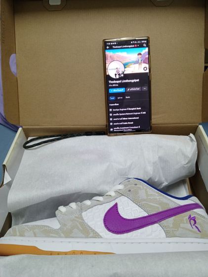 Nike SB Dunk Low "Pure platinum and vivid purple" 
( M 11.5 US , W 13 US)
 รูปที่ 4