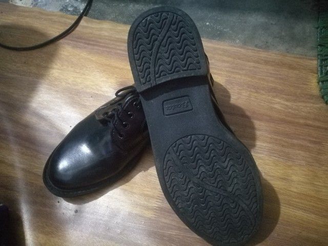 ขายรองเท้าคัทชูหนังแก้วสีดำ ยี่ห้อ บาจา (Bata) เบอร์ 6 us รูปที่ 6