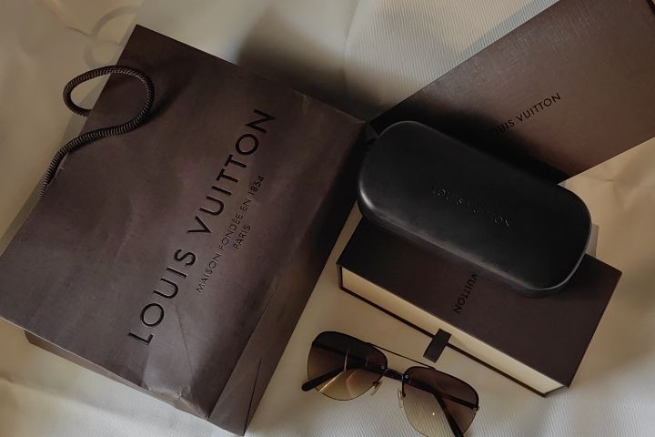 Louis Vuitton Socoa Damier Gold Aviators  Sunglasses 

 รูปที่ 2