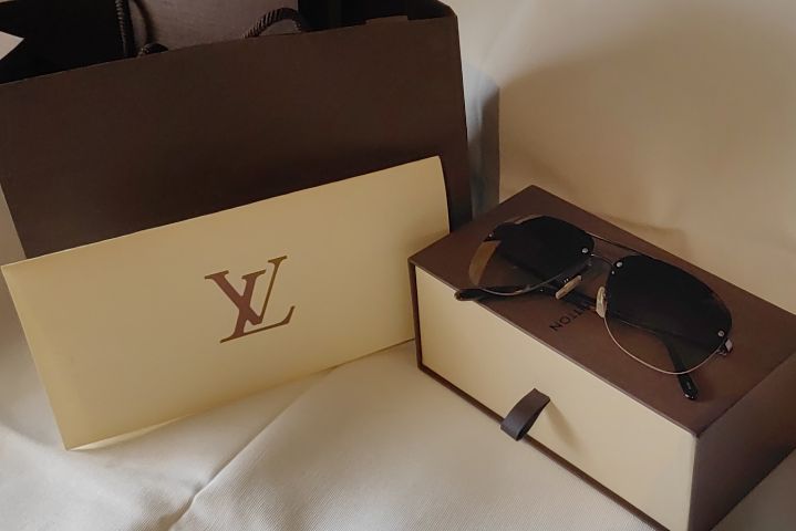 Louis Vuitton Socoa Damier Gold Aviators  Sunglasses 

 รูปที่ 7
