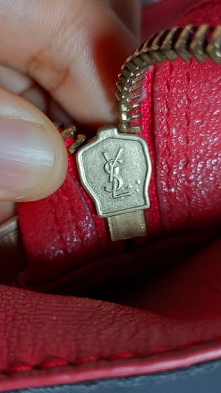 กระเป๋าถือ yves saint laurent สีแดง รูปที่ 13