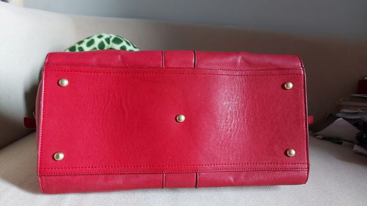 กระเป๋าถือ yves saint laurent สีแดง รูปที่ 4