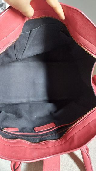 กระเป๋าถือ yves saint laurent สีแดง รูปที่ 12