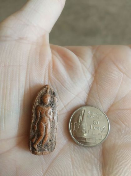 พระเนื้อดิน(พระพิมพ์พระปางลีลากำแพงทุ่งเศรษฐีหลังรูปดอกบัว(วัดศรีรัตนศาสดาราม)(จังหวัดกรุงเทพมหานคร))พระบ้านพระเครื่องรางของมงคล