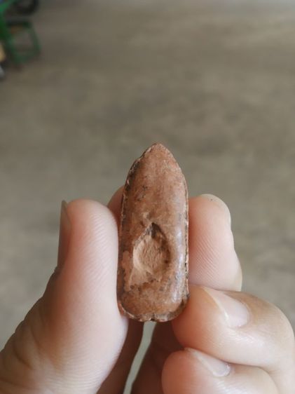 พระเนื้อดิน(พระพิมพ์พระปางลีลากำแพงทุ่งเศรษฐีหลังรูปดอกบัว(วัดศรีรัตนศาสดาราม)(จังหวัดกรุงเทพมหานคร))พระบ้านพระเครื่องรางของมงคล รูปที่ 11