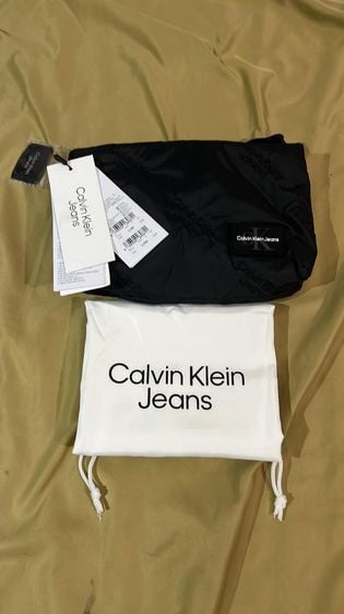 อื่นๆ CALVIN KLEIN กระเป๋าสะพายข้าง คาดอก ได้ ของแท้ ของใหม่ป้ายห้อย ปักโลโกทั้งใบ ใส่ของ 1 ช่อง 