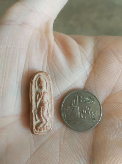 พระเนื้อดินพิมพ์เล็ก(พระพิมพ์พระปางลีลากำแพงเม็ดขนุน(170407)(ไม่ทราบพระเกจิที่สร้าง)(ไม่ทราบรุ่นและอายุ))พระบ้านพระเครื่องรางของมงคล รูปที่ 4