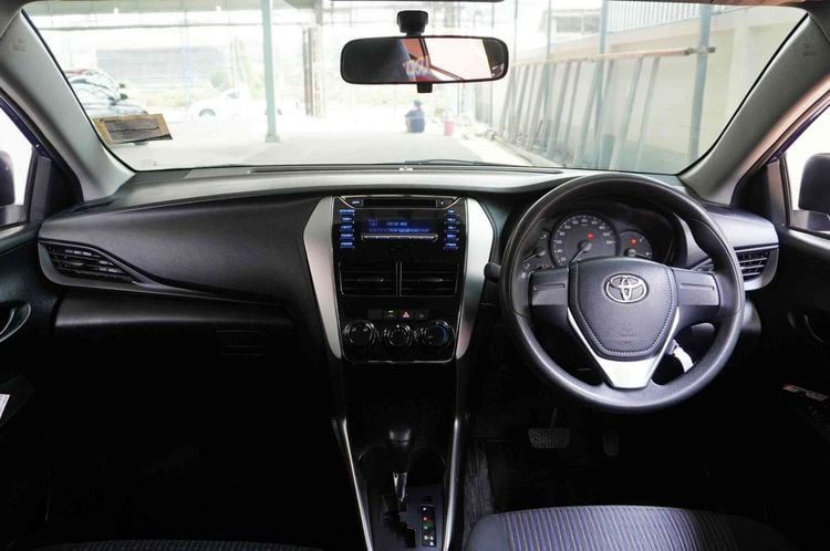 Toyota Yaris ATIV 2018 1.2 J Sedan เบนซิน เกียร์อัตโนมัติ น้ำเงิน รูปที่ 4