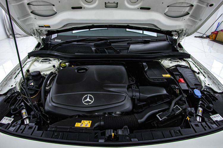 Mercedes-Benz CLA-Class 2019 CLA250 AMG Utility-car เบนซิน ไม่ติดแก๊ส เกียร์อัตโนมัติ ขาว รูปที่ 4