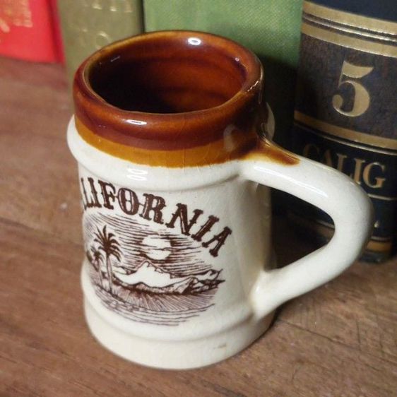 Vintage Stoneware Brown แก้วมัคแคลิฟอร์เนียสโตนแวร์ ทรงสูงสีน้ำตาล สีเบจวินเทจ มีหูจับ  เหมาะทั้งตกแต่งและใช้งานจริงครับ ☕️✨️ รูปที่ 6
