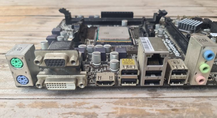 CPU AMD A4 6300 กับ เมนบอร์ด ASRock  FM2A55M-HD+ ราคา1000 บาทไม่ลดแล้วนะครับ ขายยกชุดคู่กันนะครับ ไม่แยกขายครับ รูปที่ 3