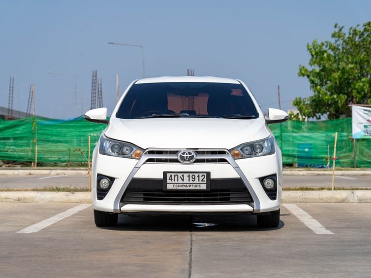 Toyota Yaris 2015 1.2 G Sedan เบนซิน ไม่ติดแก๊ส เกียร์อัตโนมัติ ขาว รูปที่ 2