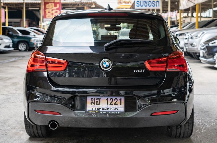 BMW Series 1 2017 118i Sedan เบนซิน ไม่ติดแก๊ส เกียร์อัตโนมัติ ดำ รูปที่ 4