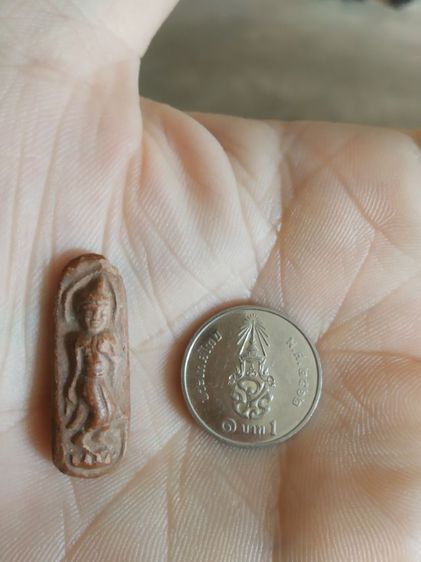 พระเนื้อดินพิมพ์เล็ก(พระปางลีลากำแพงเม็ดขนุนหลังเรียบ(ไม่ทราบพระเกจิที่สร้าง)(19701)(ไม่ทราบอายุและรุ่น))พระบ้านพระเครื่องรางของมงคล รูปที่ 4