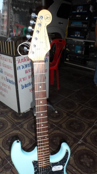 กีตาร์ไฟฟ้า Century CE-A38 Strat SSS รูปที่ 2