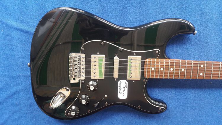 กีต้าร์ไฟฟ้า Fender stratocaster Made in Mexico รูปที่ 2