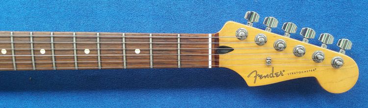 กีต้าร์ไฟฟ้า Fender stratocaster Made in Mexico รูปที่ 3