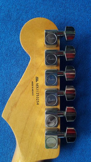 กีต้าร์ไฟฟ้า Fender stratocaster Made in Mexico รูปที่ 9