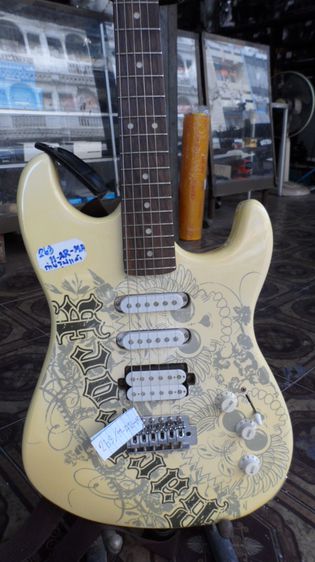 กีต้าร์ไฟฟ้า Rartrork ทรง Fender รูปที่ 2