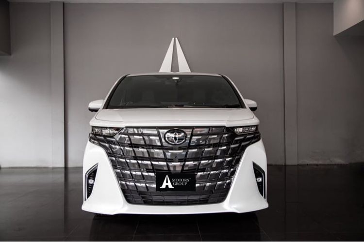 Toyota Alphard 2024 2.5 Sedan เบนซิน ไม่ติดแก๊ส เกียร์อัตโนมัติ ขาว