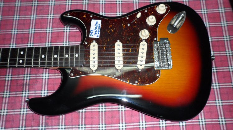 SQUIER CLASSIC VIBE STRATOCASTER '60S (Sunburst) รูปที่ 2