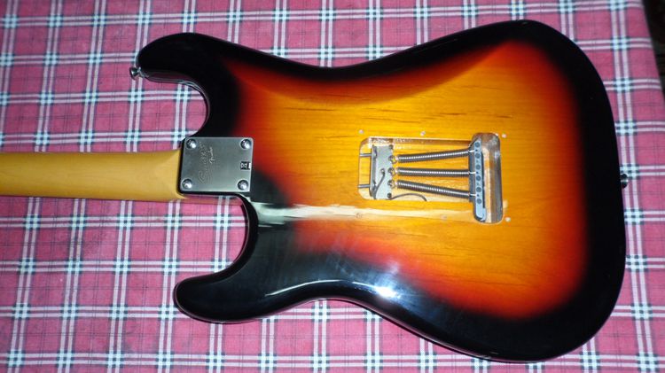 SQUIER CLASSIC VIBE STRATOCASTER '60S (Sunburst) รูปที่ 4