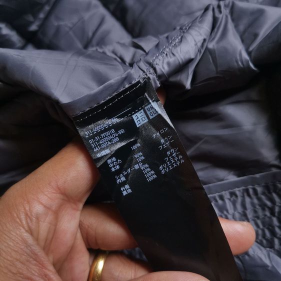 Uniqlo Grey Lightweight Water Repellent Down Puffer Jacket รอบอก 44” รูปที่ 9