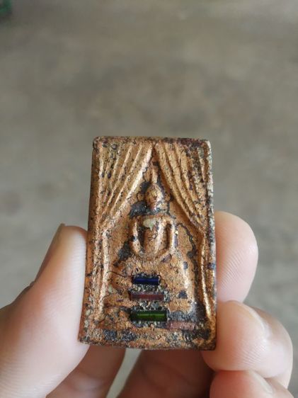 พระเนื้อดินผสมผง(พระพิมพ์พระสมเด็จแหวกม่านหลังเรียบ(เนื้อออกสีแดงส้มมีสามหลอด)(ไม่ทราบพระเกจิที่สร้าง))พระบ้านพระเครื่องรางของมงคล รูปที่ 4