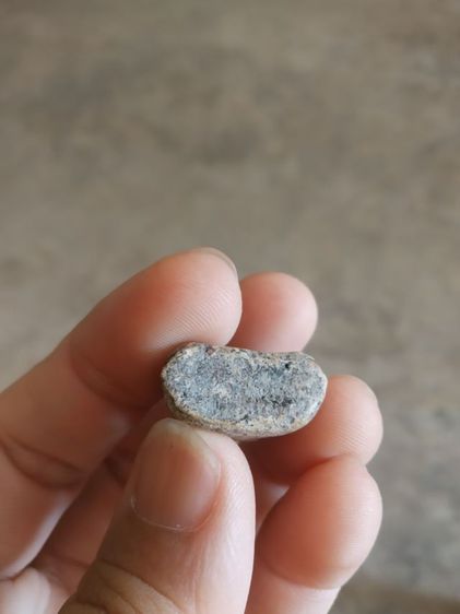 พระเนื้อว่านผสมผง(พระพิมพ์พระปิดตาลักษณะเป็นรูปลอยเนื้อออกดำสลับขาว(ไม่ทราบพระเกจิที่สร้าง)(ไม่ทราบรุ่นและอายุ))พระเครื่องรางของมงคล รูปที่ 16