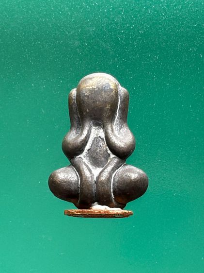 พระปิดตาชินบัญชร (ปฐมฤกษ์) หลวงปู่พวน วัดช้างหมอบ จ.สุรินทร์ ปี 2558 เนื้อทองผสมก้นทองแดง