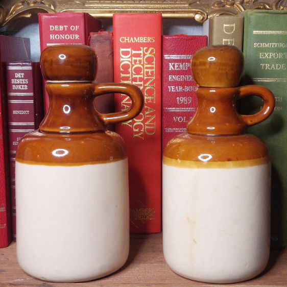 Vintage Hand Painted Ceramic  Bottle 
ขวดดินเผา งานวินเทจ เก่าจากฝรั่งเศษ ครับ ทูโทน สีสวย  มีฝาเปิดได้  แอนทีคมากครับ 🇫🇷✨️
 รูปที่ 6