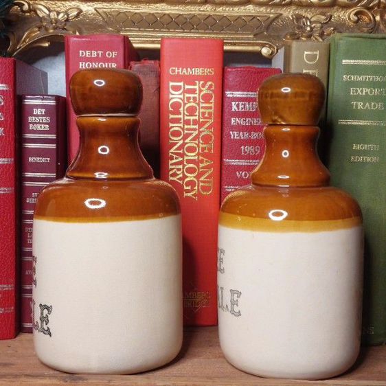 Vintage Hand Painted Ceramic  Bottle 
ขวดดินเผา งานวินเทจ เก่าจากฝรั่งเศษ ครับ ทูโทน สีสวย  มีฝาเปิดได้  แอนทีคมากครับ 🇫🇷✨️
 รูปที่ 9