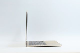  MacBook Air 13.6 inch ปี 2022 CPU M2 256GB สภาพดีใช้งานน้อย Apple Care+ ถึง 04 2569 -  ID24040034-7