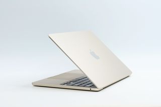  MacBook Air 13.6 inch ปี 2022 CPU M2 256GB สภาพดีใช้งานน้อย Apple Care+ ถึง 04 2569 -  ID24040034-5