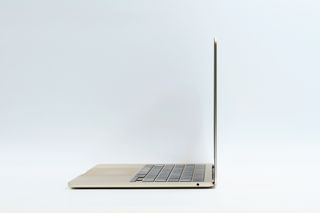  MacBook Air 13.6 inch ปี 2022 CPU M2 256GB สภาพดีใช้งานน้อย Apple Care+ ถึง 04 2569 -  ID24040034-6